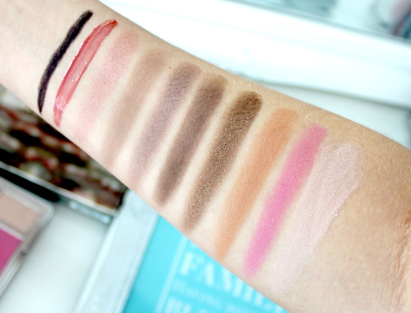 Urban Decay Naked On The Run Palette Review Couture Girl