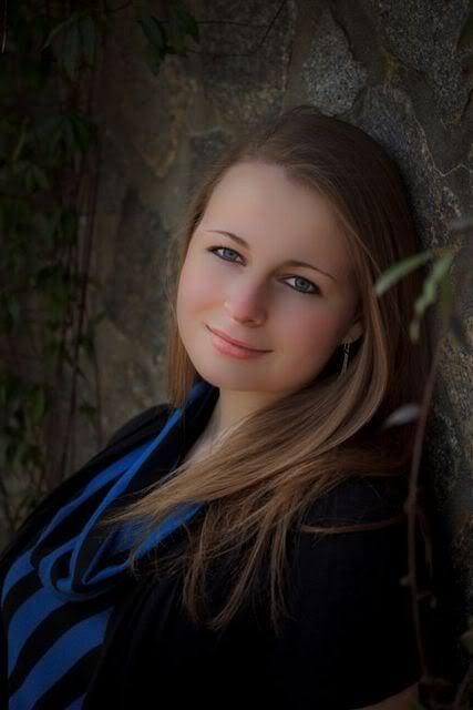 IMAGE: http://i1254.photobucket.com/albums/hh616/Dodger_Blues/2012_02_25_GradPics_046small.jpg